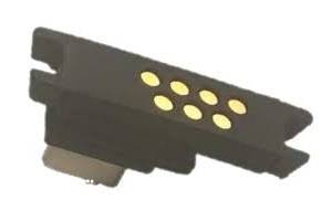 Schwarzer elektrischer Stecker mit sechs vergoldeten Kontaktpunkten auf weißem Hintergrund.