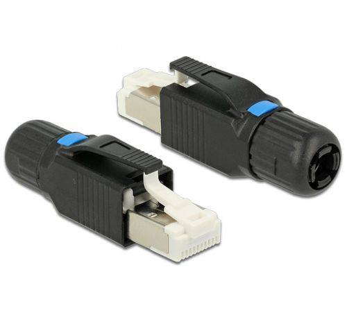 Zwei schwarze In-line-Netzwerkkabelstecker mit blauen Verriegelungslaschen, dargestellt auf weißem Hintergrund.