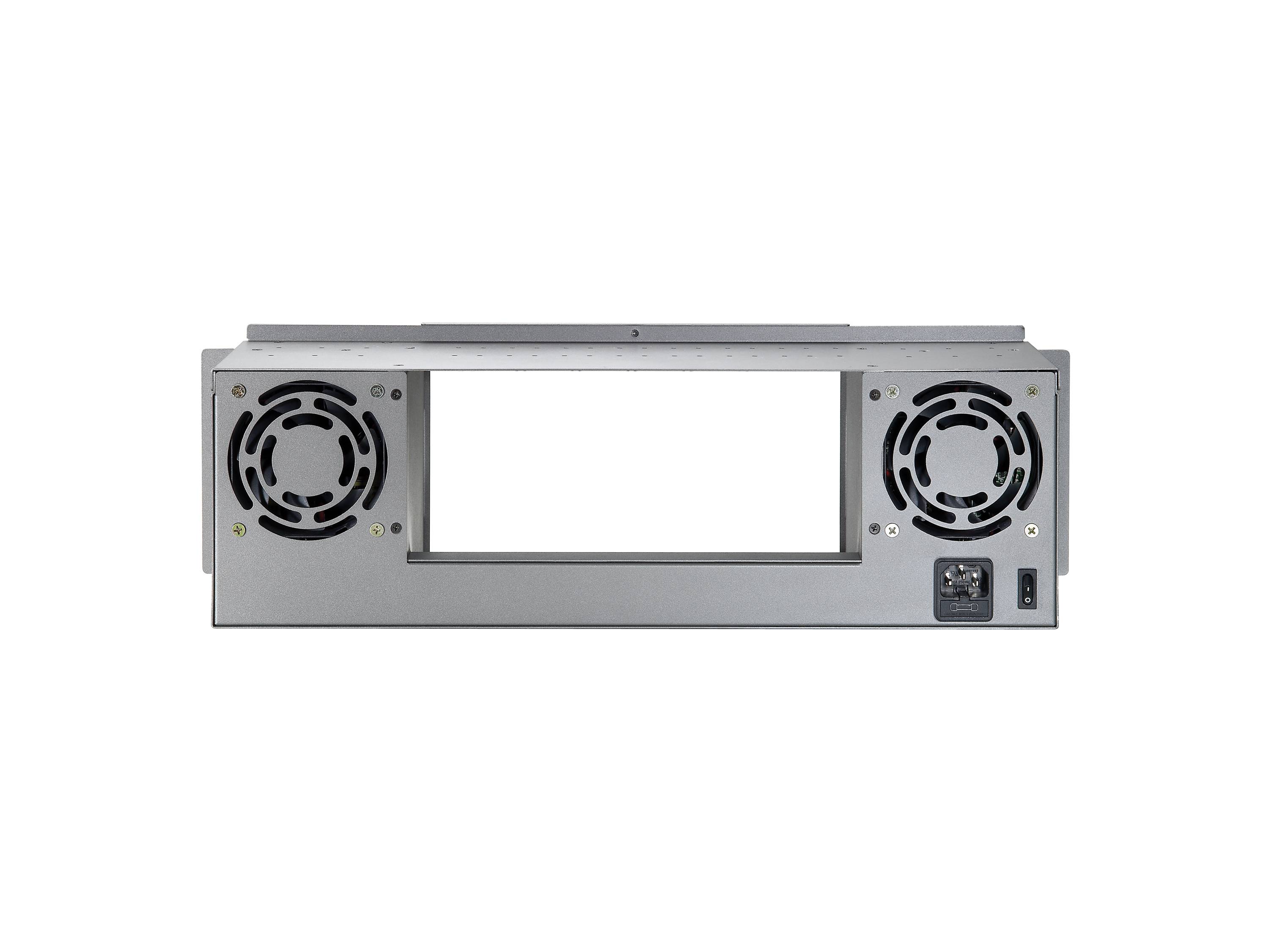 Frontansicht eines grauen Metall-Rackmount-Serverschassis mit einer offenen Mittelbuchse, zwei Kühlventilatoren links und rechts sowie kleinen Stromversorgungs- und USB-Anschlüssen auf der unteren rechten Seite.