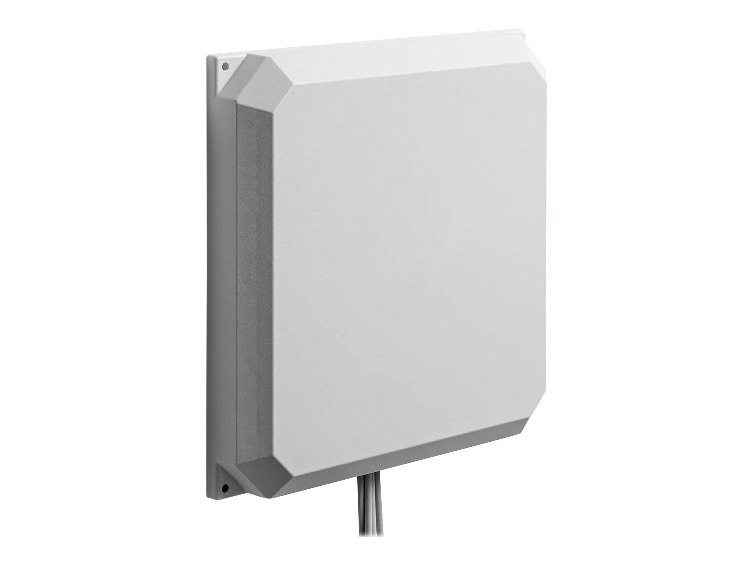 Weiße rechteckige, an der Wand montierte Elektroverteilerdose mit einem Kabel, das unten herausführt.