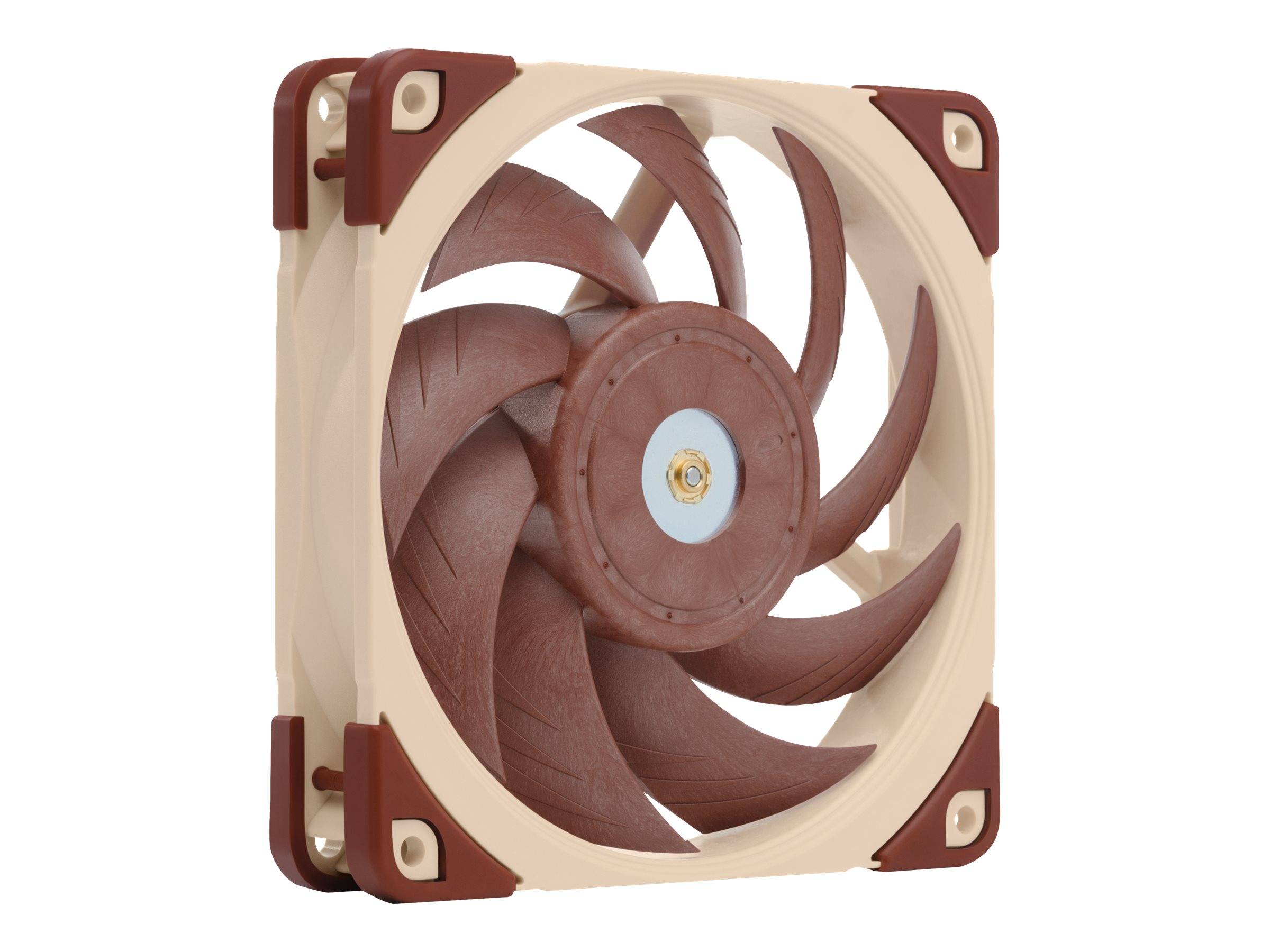 Nahaufnahme eines beige und braun gefärbten Computerkühllüfters mit gekrümmten Schaufeln in einem quadratischen Rahmen auf weißem Hintergrund.