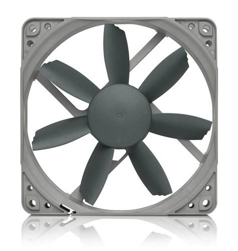 Quadratischer Computer-Kühlventilator mit sieben Blättern in einem grauen Rahmen auf weißem Hintergrund.