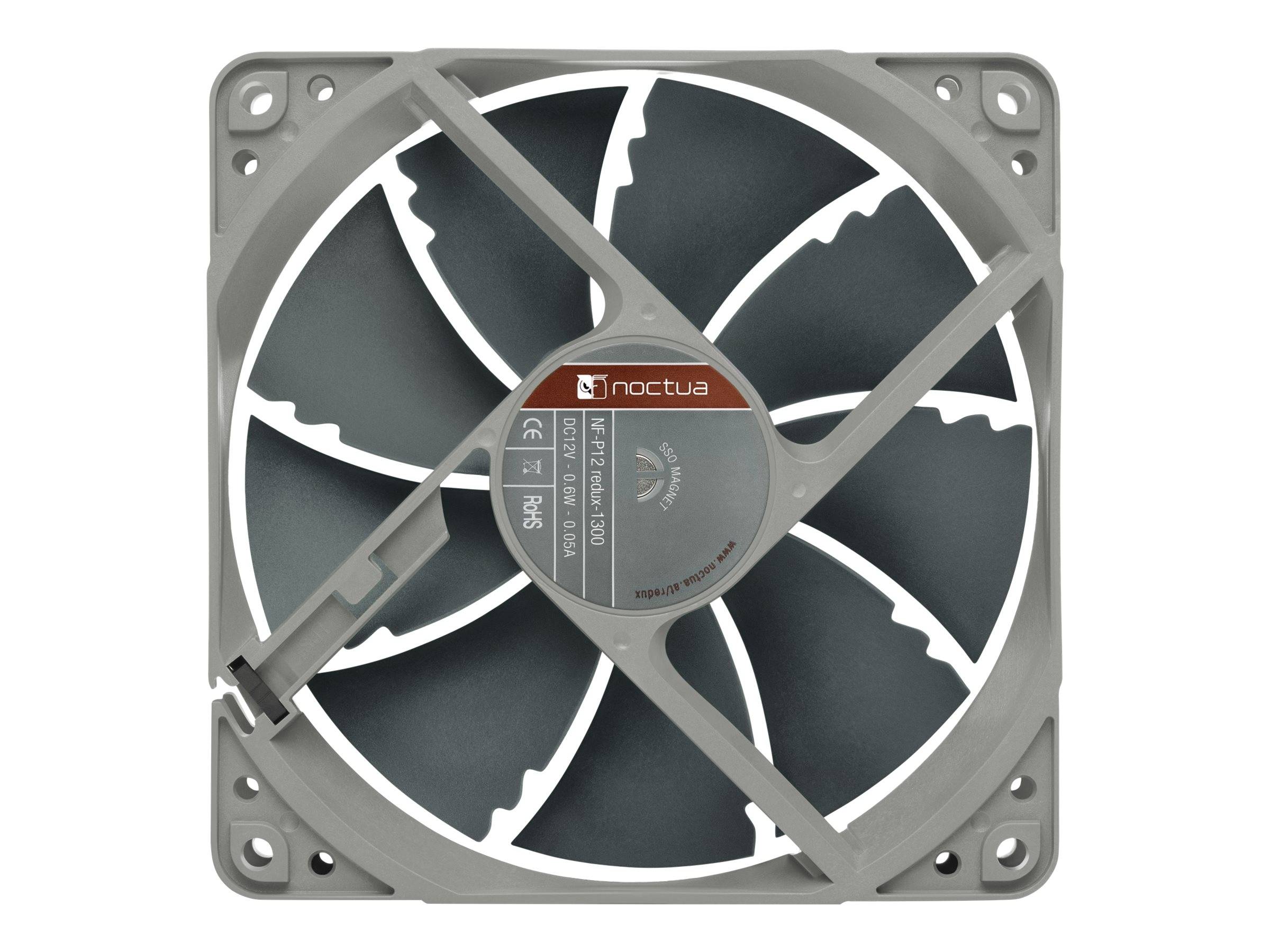 Nahaufnahme eines Noctua-Computerkühllüfters mit grauem Rahmen und Blättern, frontal gegen einen weißen Hintergrund gezeigt.