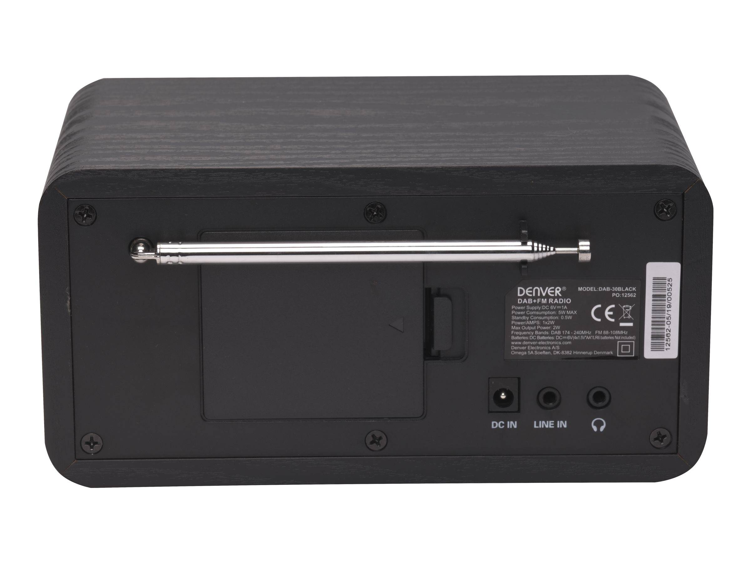 Rückansicht eines tragbaren schwarzen Denver-Radios mit ausziehbarer Antenne, Batteriefach, Stromeingang, Line-In und Kopfhörerbuchse.