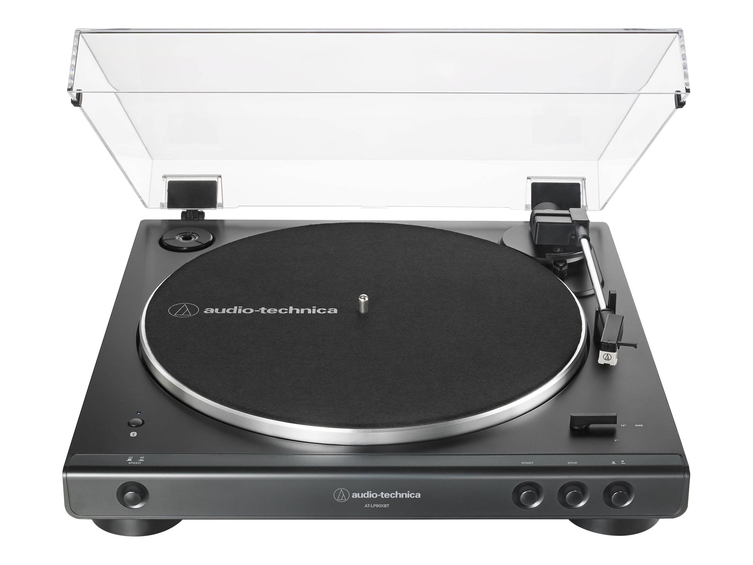 Audio-Technica Plattenspieler mit offener, transparenter Schutzhaube, schwarzem Plattenteller, Tonarm und vorderen Bedienungsknöpfen auf weißem Hintergrund.