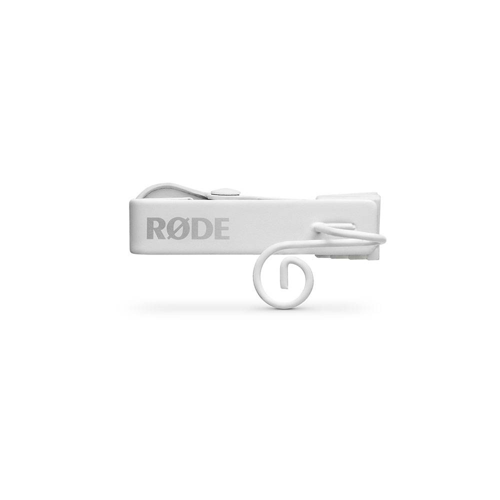 Weißes RØDE-Ansteckmikrofon mit Clip und Kabel auf weißem Hintergrund.