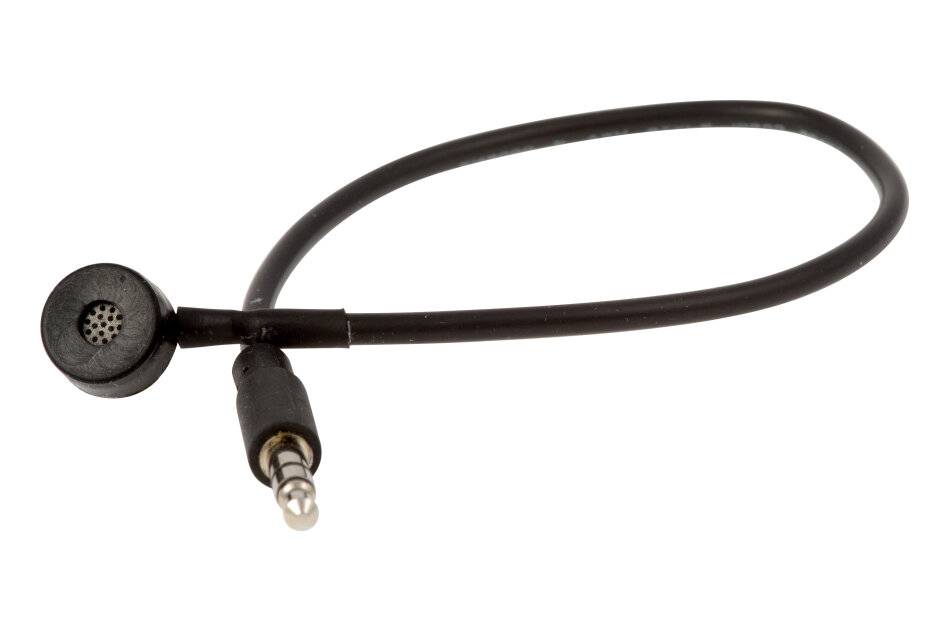 Schwarze kabelgebundene Ohrhörer mit rundem Lautsprecher und 3,5-mm-Audiostecker auf weißem Hintergrund.