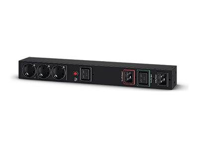 Schwarze Stromverteilungseinheit mit vier vorderen Steckdosen, einem beleuchteten Netzschalter und drei IEC-Stromverbindern auf der rechten Seite.
