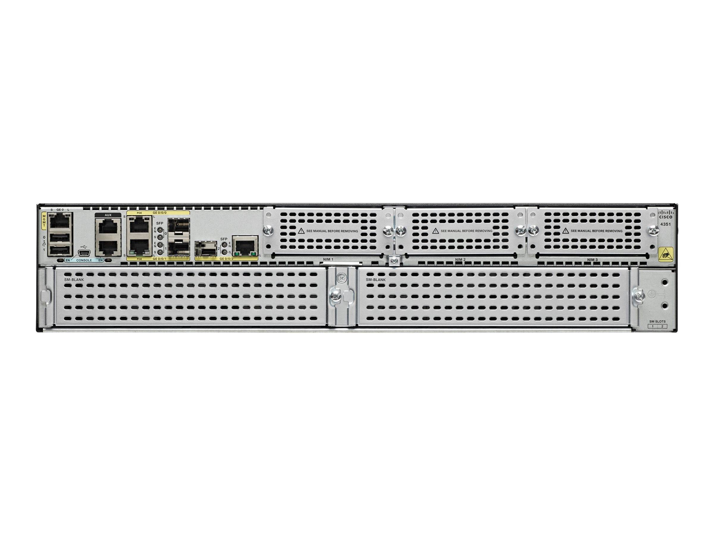 Rückansicht eines in ein Gestell eingebauten Netzwerkgeräts mit mehreren Ethernet-Anschlüssen, Stromverbindern und Belüftungspanelen.