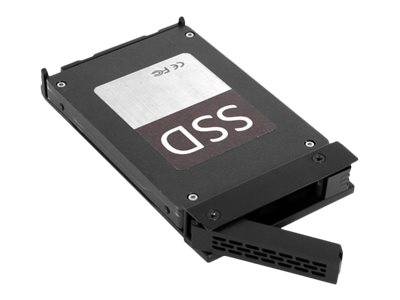 Schwarzes SSD-Laufwerk in einem Metallrahmen mit teilweise ausgezogenem Griff, auf weißem Hintergrund dargestellt.