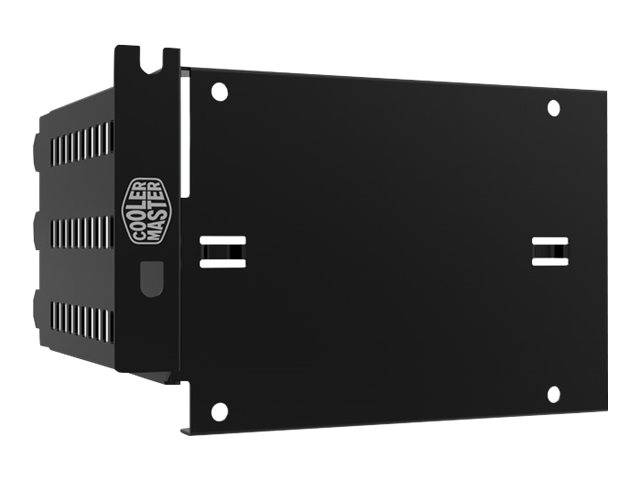 Schwarze Cooler Master Computergehäuse-Montageklammer oder Adapterplatte mit Belüftungsschlitzen und Schraubenlöchern, dargestellt auf weißem Hintergrund.
