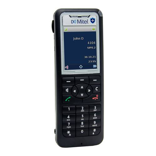Schwarzes Mitel schnurloses Telefon auf dem Schreibtisch mit dem Kontakt „John D