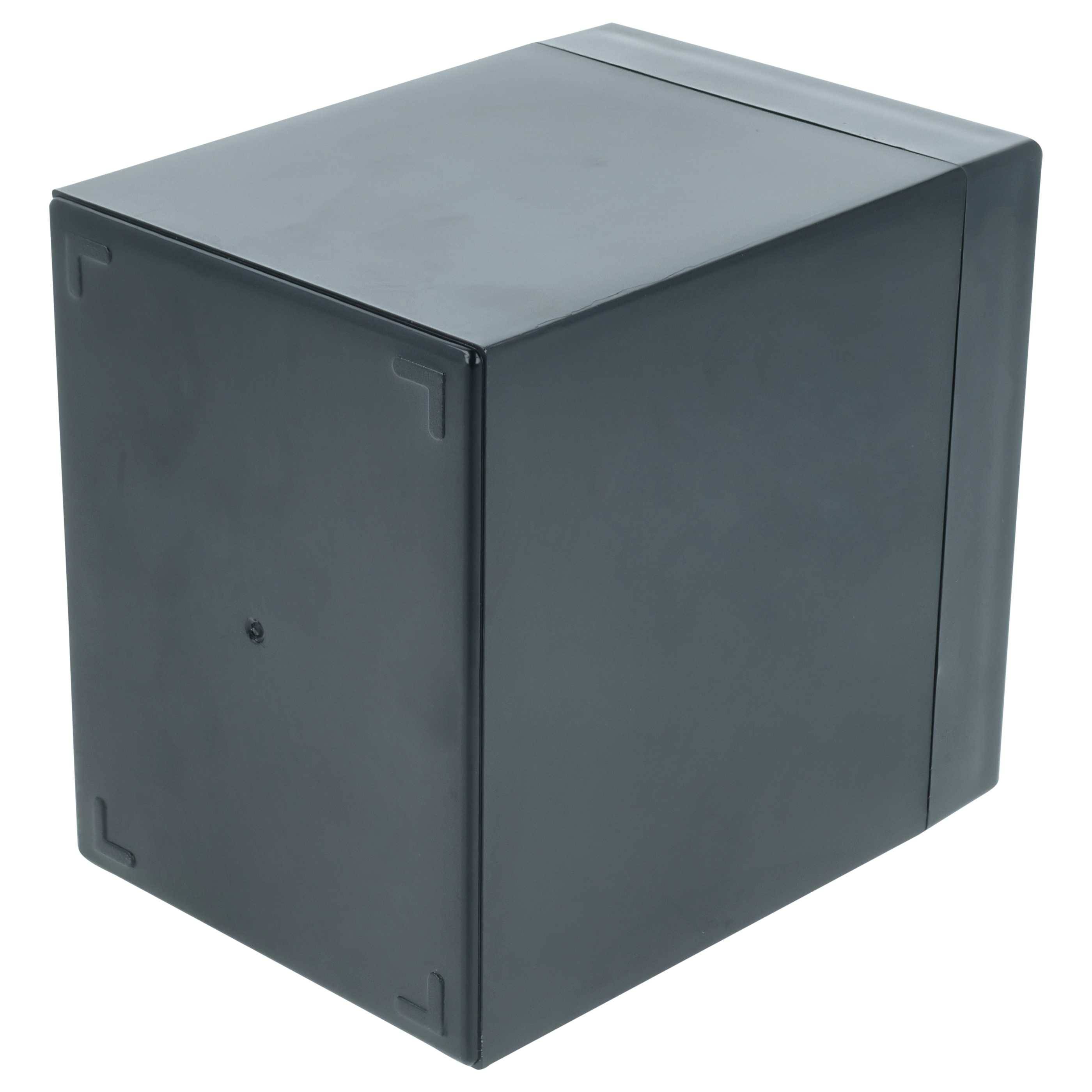 Eine schwarze Plastikbox mit kubischer Form und glatter Oberfläche, die eine kleine kreisförmige Vertiefung an einer Seite aufweist.