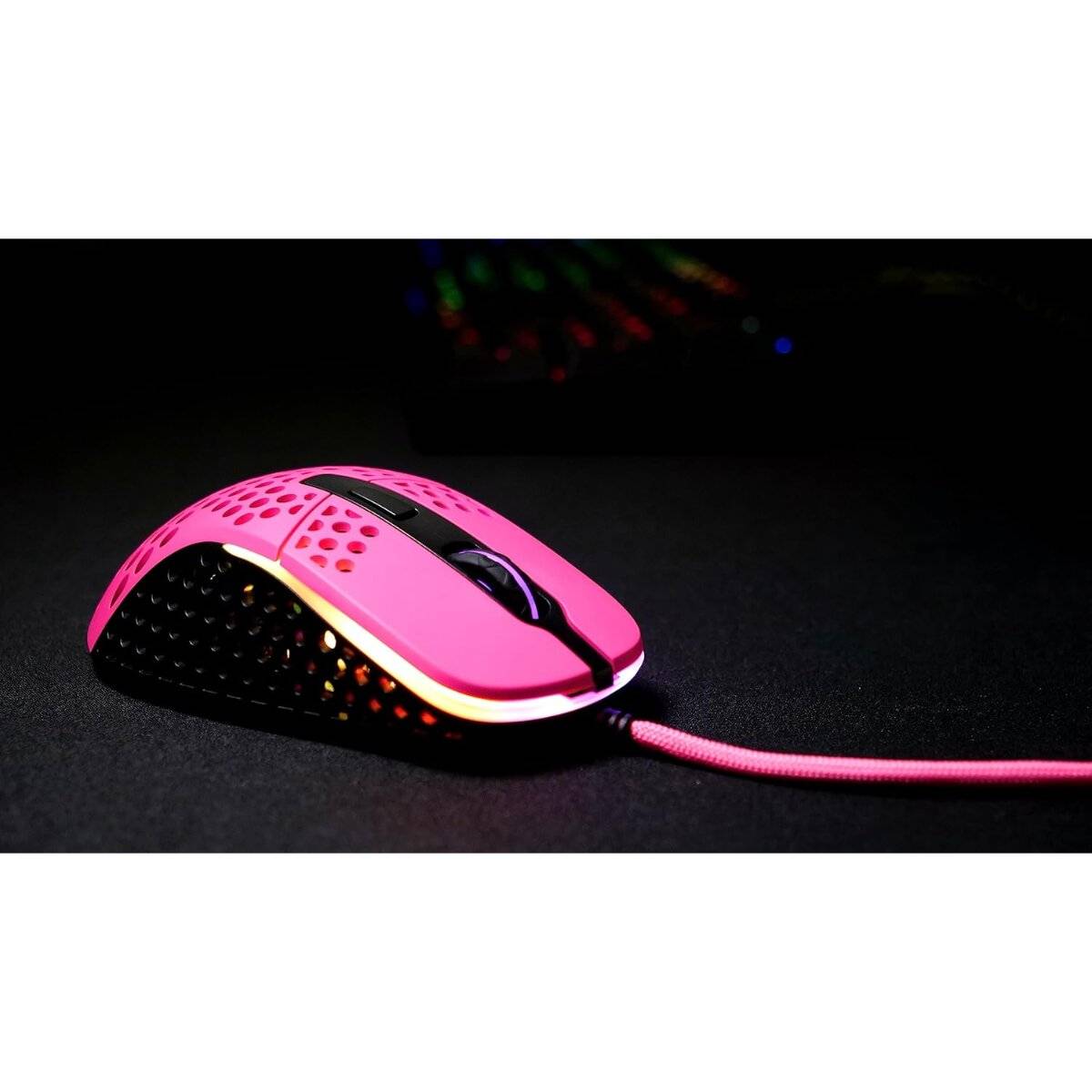 Cherry Xtrfy M4 RGB Gaming-Maus – ultraleicht, kabelgebunden & ergonomisch für Rechtshänder in Pink