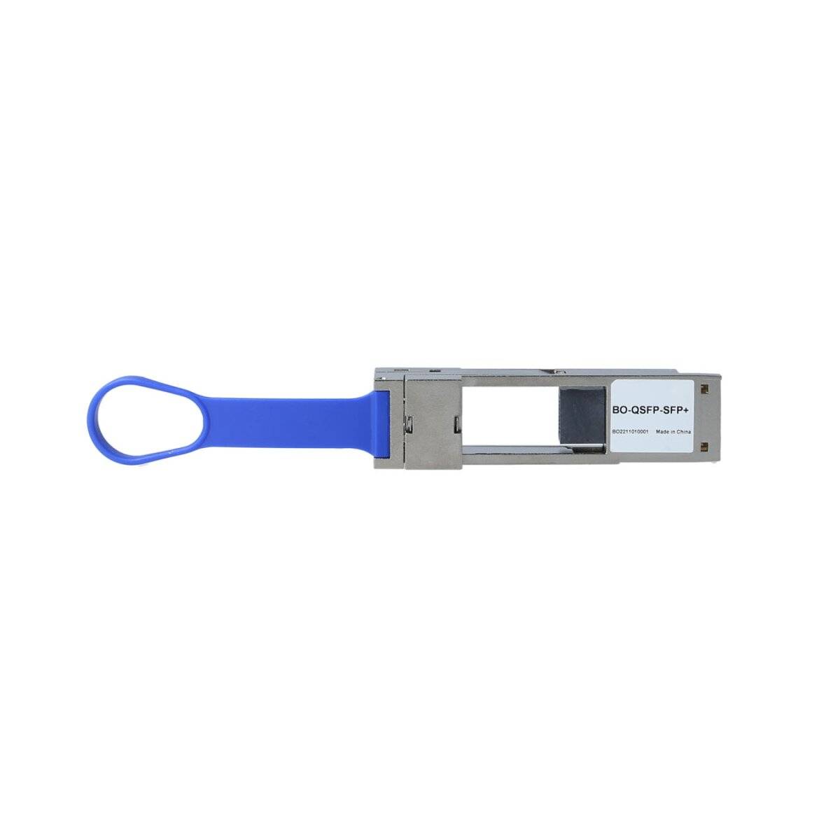 Blauer Ziehtab, der an einem rechteckigen QSFP-SFP+-Optiktransceiver-Modul aus Metall auf weißem Hintergrund angebracht ist.