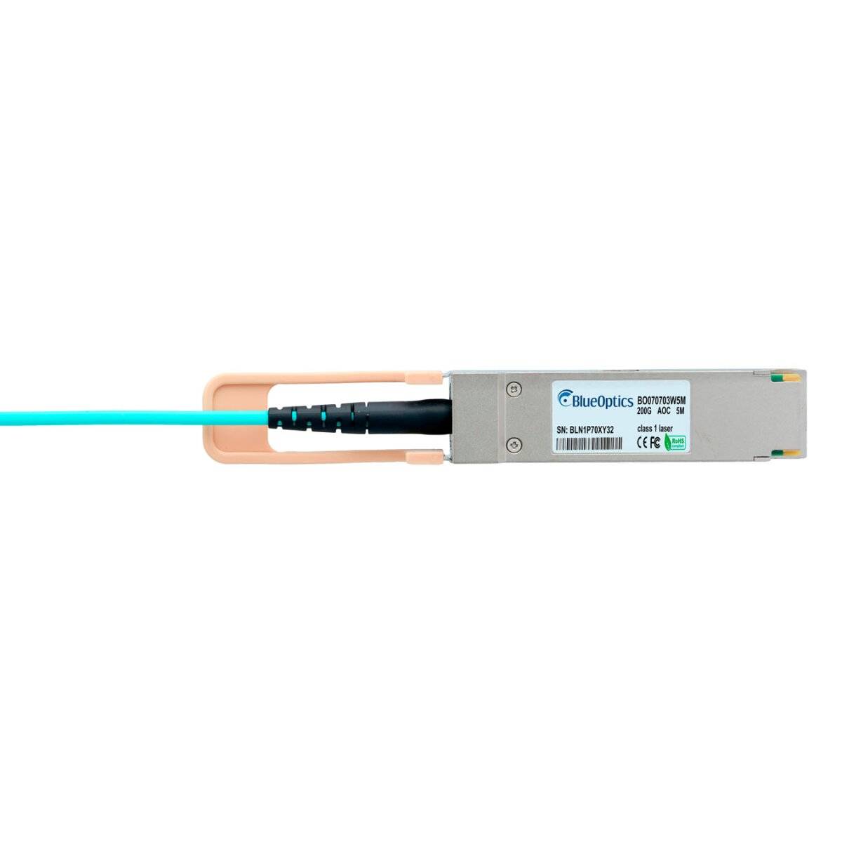 BlueOptics Glasfaser-Transceiver-Modul mit einem türkisfarbenen Kabel, das an einem Ende angesteckt ist, auf weißem Hintergrund dargestellt.