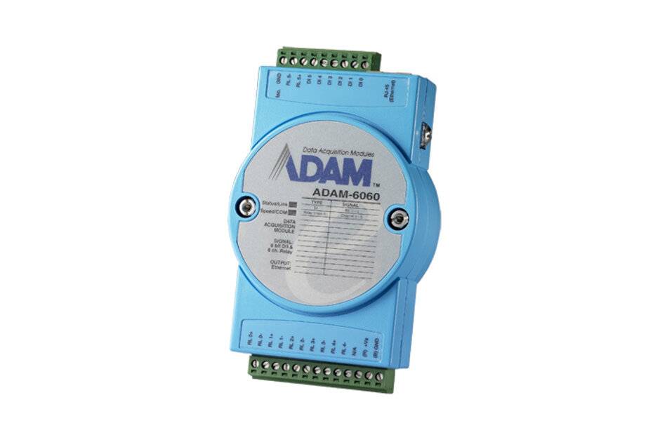 Blaues ADAM-6060-Datenerfassungsmodul mit grünen Anschlussklemmen oben und unten, dargestellt auf weißem Hintergrund.