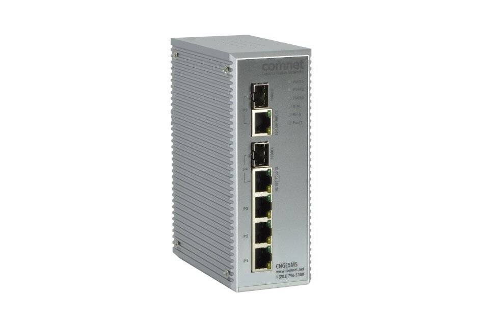 Silberner industrieller Ethernet-Schalter mit mehreren frontseitigen Anschlüssen auf weißem Hintergrund.