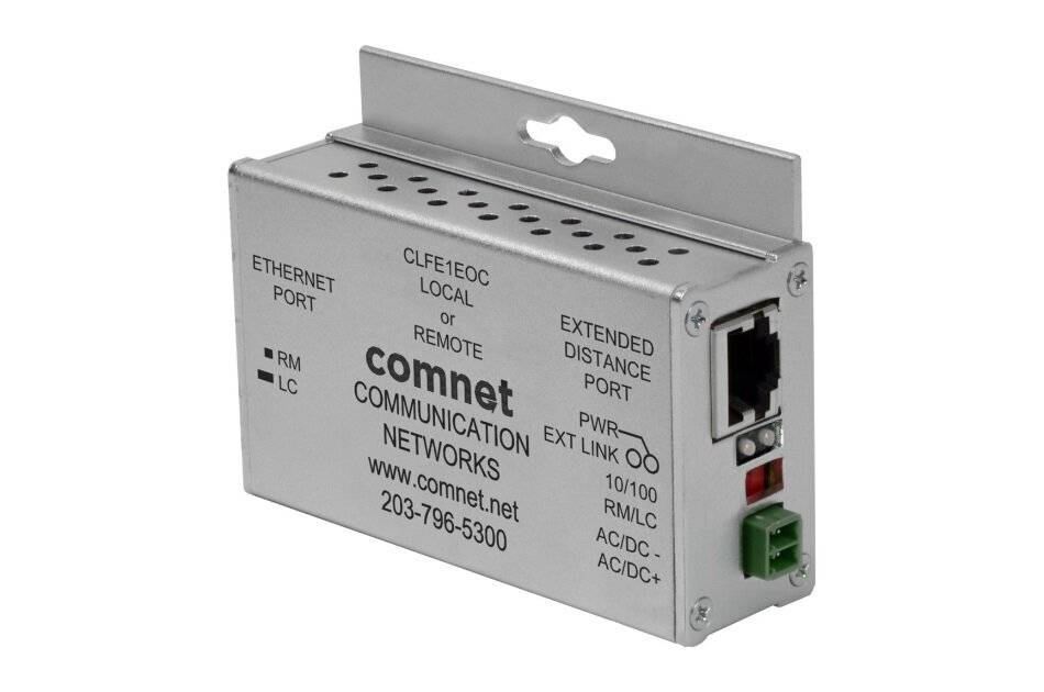 Comnet Communication Networks' Medienkonverter mit Ethernet- und Entfernungsports, ausgestattet mit Strom- und Verbindungsindikatoren, Kontaktdetails werden angezeigt.