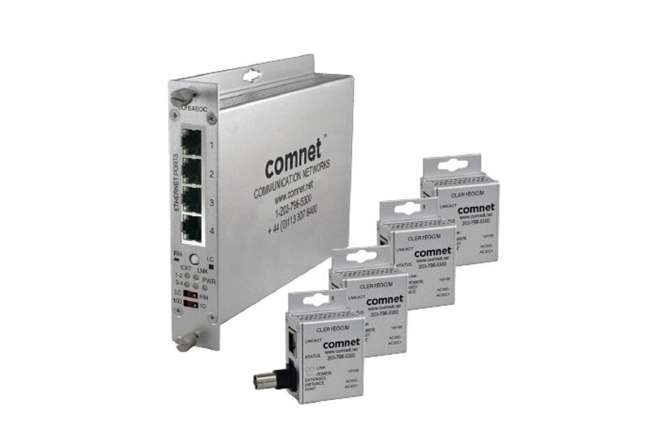 ComNet Industrial-Ethernet-Switch und vier passende Media-Converter-Module auf weißem Hintergrund.