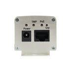 Ein kleines, rechteckiges elektronisches Gerät mit Netzteilanschluss, Ethernet-Port und Anzeigenleuchten für ‚Stromversorgung', ‚TWP' und ‚PoE'.