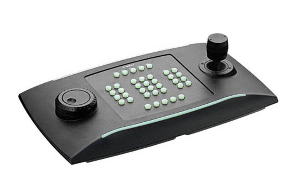 Schwarzes Bedienfeld für Eingabehilfen mit erhabenen Tasten mit Punkten, einem großen Drehregler auf der linken Seite und einem Joystick auf der rechten Seite.