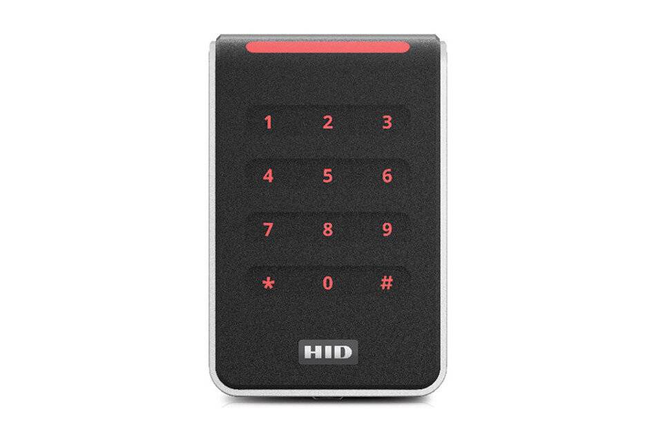 Schwarze HID-Zutrittskontroll-Tastatur mit rot beleuchteten Zahlen 1-9, *, 0 und #, sowie einem roten Anzeigestreifen oben.