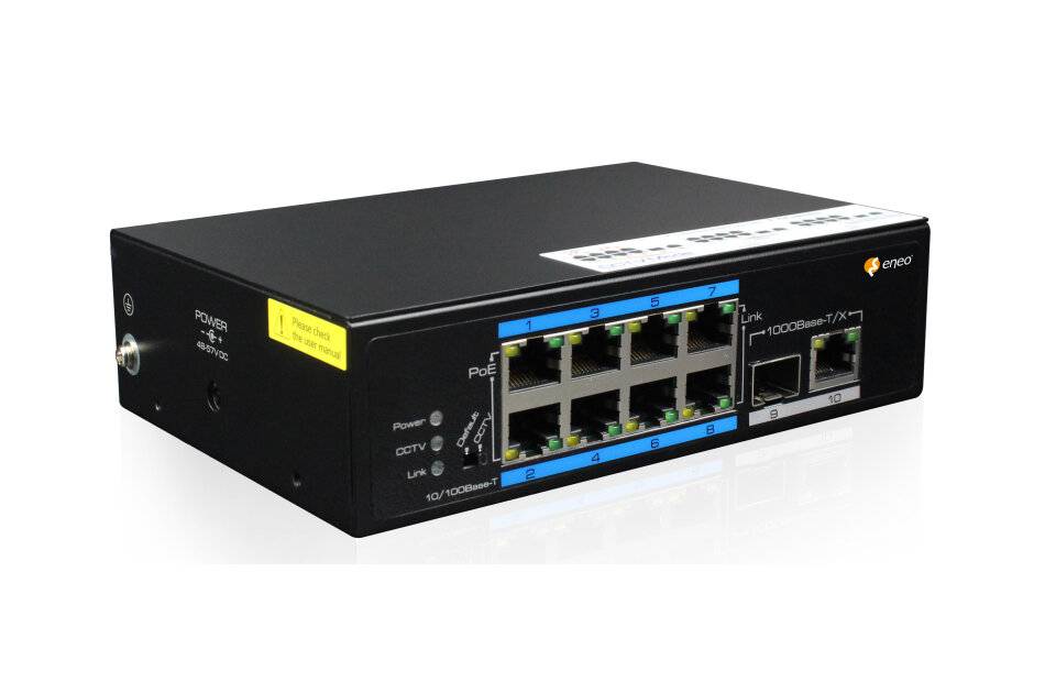 Schwarzer 8-Port-PoE-Netzwerk-Switch in schräggewinkelter Produktansicht, mit Ethernet-Anschlüssen und Statusanzeigen auf der Frontplatte.