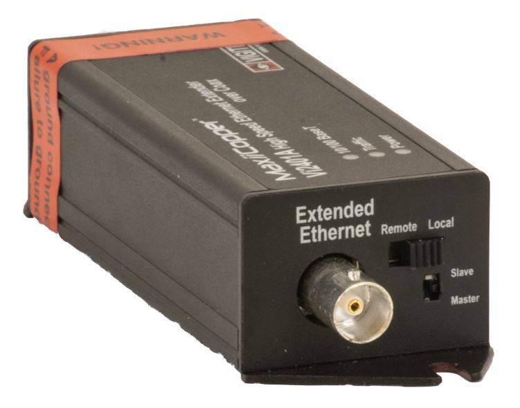 Schwarzes Maxtor Extended Ethernet-Gerät mit BNC-Anschluss, Remote/Local- und Master/Slave-Schaltern, gezeigt auf weißem Hintergrund