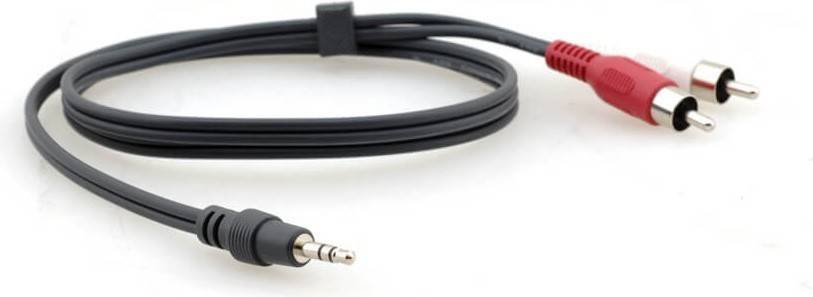 Eine Nahaufnahme eines schwarzen Audiokabels mit einem 3,5-mm-Stereostecker, das mit einem roten Ring am Kabelende gewickelt ist.