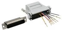 Elektrostecker-Baugruppe mit Metallgehäuse und angebrachten mehrfarbigen Drähten, dargestellt neben einem entsprechenden weiblichen Steckverbinder.