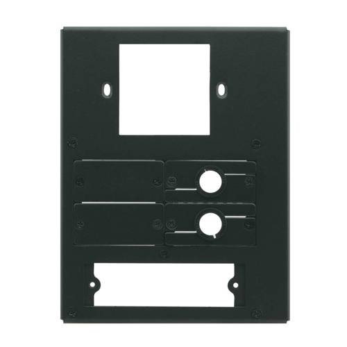 Eine schwarze metallische Montageplatte mit mehreren Ausschnitten und Schraubenlöchern, die zur Installation von elektronischen Komponenten oder Blenden verwendet wird.