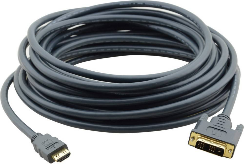 Ein aufgerolltes HDMI-Kabel mit goldenen Anschlüssen liegt auf einer weißen Oberfläche und ist bereit, Audio- und Videogeräte zu verbinden.