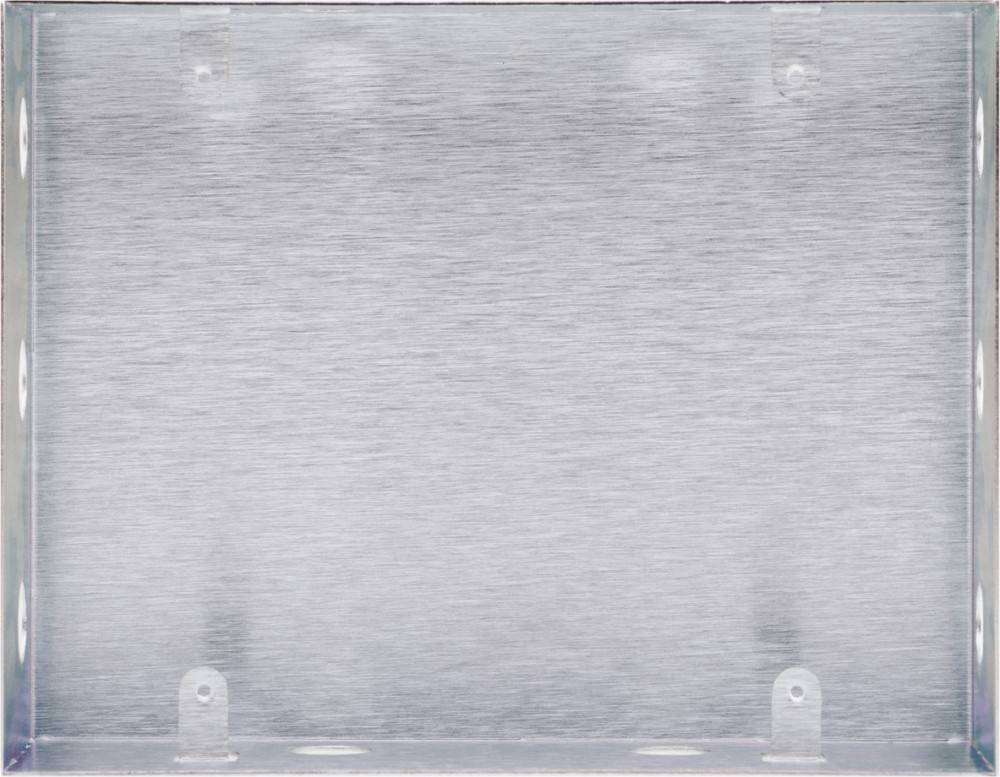 Eine Metalloberfläche mit gebürsteter Struktur und horizontaler Kornrichtung, die entlang der oberen und unteren Kanten gleichmäßig angeordnete kleine Befestigungen aufweist.