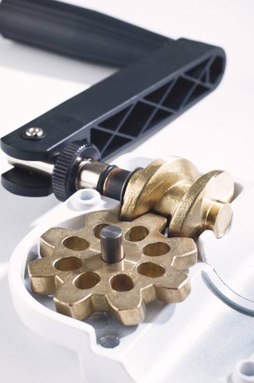 KOENIG & MEYER Distanzrohr mit Kurbel und M20 Gewindebolzen zum Einschrauben in Befestigungsplatte 24116