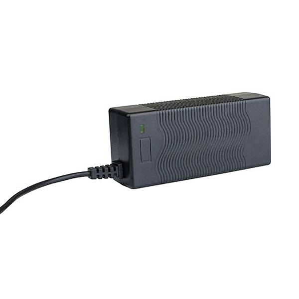 SWIT ELECTRONICS PC-U130S - Tragbares Schnellladegerät für V-Mount Akkus (Ladestrom 3A | Ladestandanzeige | DC-Ausgang)