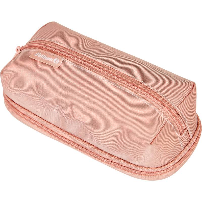 Rosa Federmäppchen mit Reißverschluss oder Kosmetiktasche auf weißem Hintergrund.