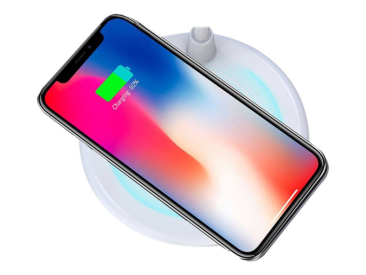 Smartphone im Winkel auf einer drahtlosen Ladeplattform positioniert, zeigt "Laden 60%"" auf dem Bildschirm.
