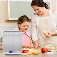 Intirilife Digitale Küchenwaage in SILBER – 5kg Elektronische Waage für die Küche mit Tara Funktion – Wasserdichte Extrem Präzise Küchen-Digi Intirilife Digitale Küchenwaage in SILBER – 5kg Elektronische Waage für die Küche mit Tara Funktion – Wasserdichte Extrem Präzise Küchen-Digi