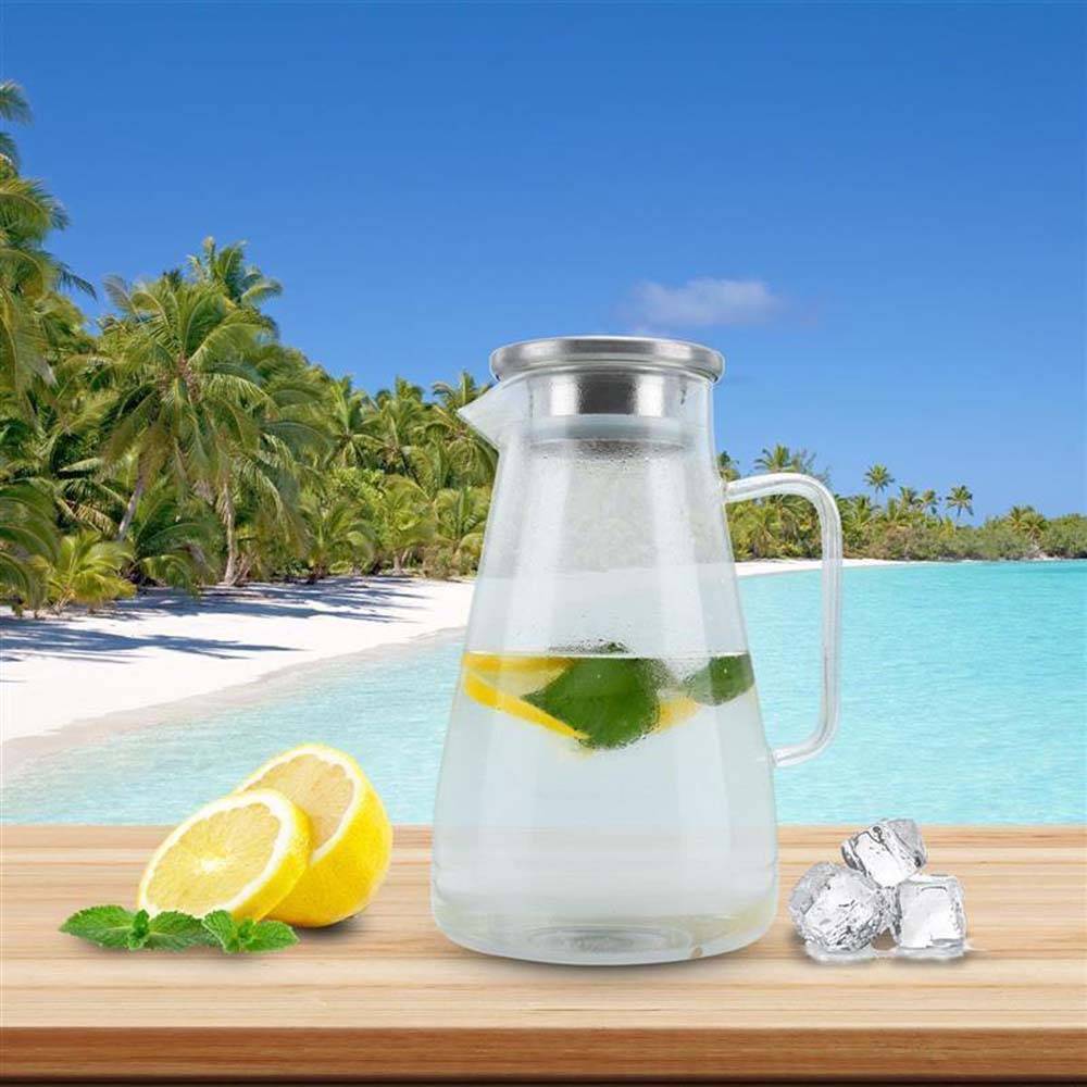 Intirilife Karaffe in KLAR – 1,8l Krug mit Henkel und Deckel hitzebeständig geeignet für heiße und kalte Getränke, Tee, Kaffee, Wasser uvm.