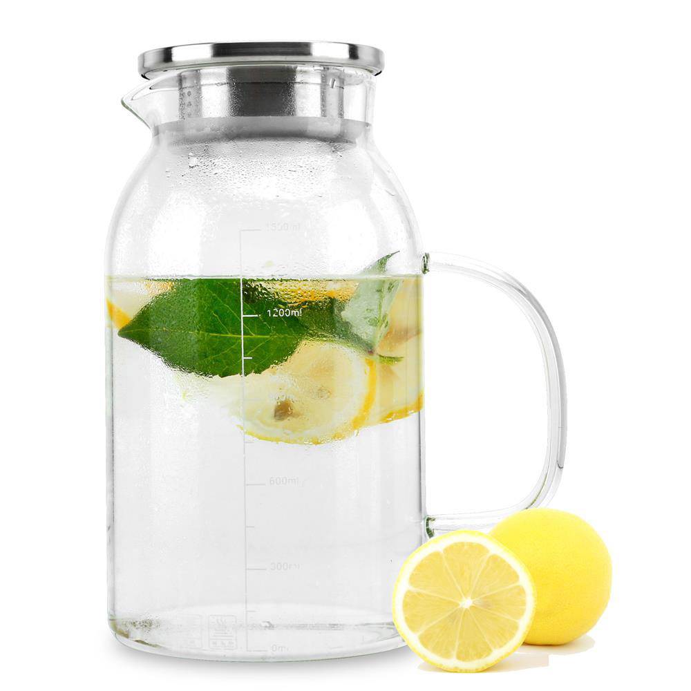 Intirilife Karaffe mit Filter in KLAR – 1,8l Krug aus Borosilikatglas mit Henkel und herausnehmbarem Filter und Deckel hitzebeständig geeignet für