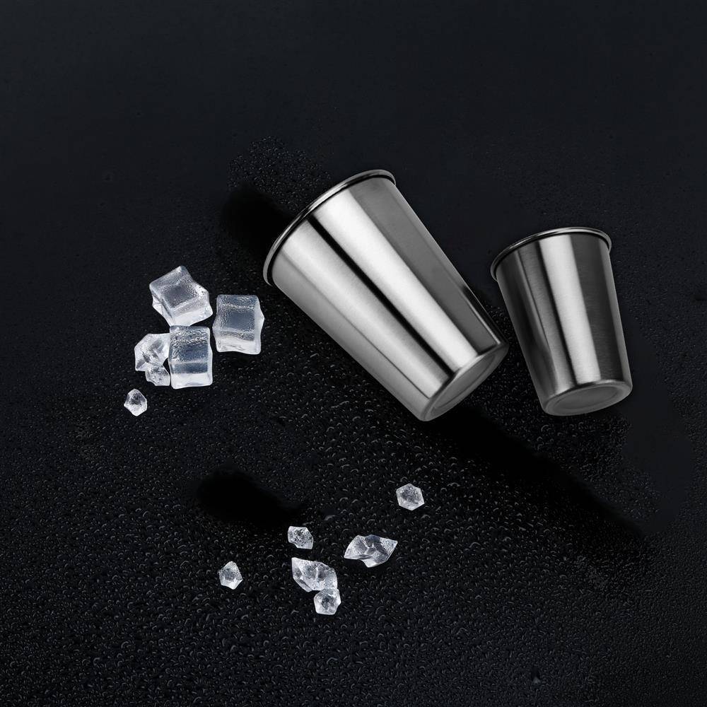 Intirilife 5x Stapelbare Edelstahl Becher in 55 ml - Camping Outdoor Metall Becher Tasse Glas Widerverwendbar ohne Plastik für Kinder geeignet