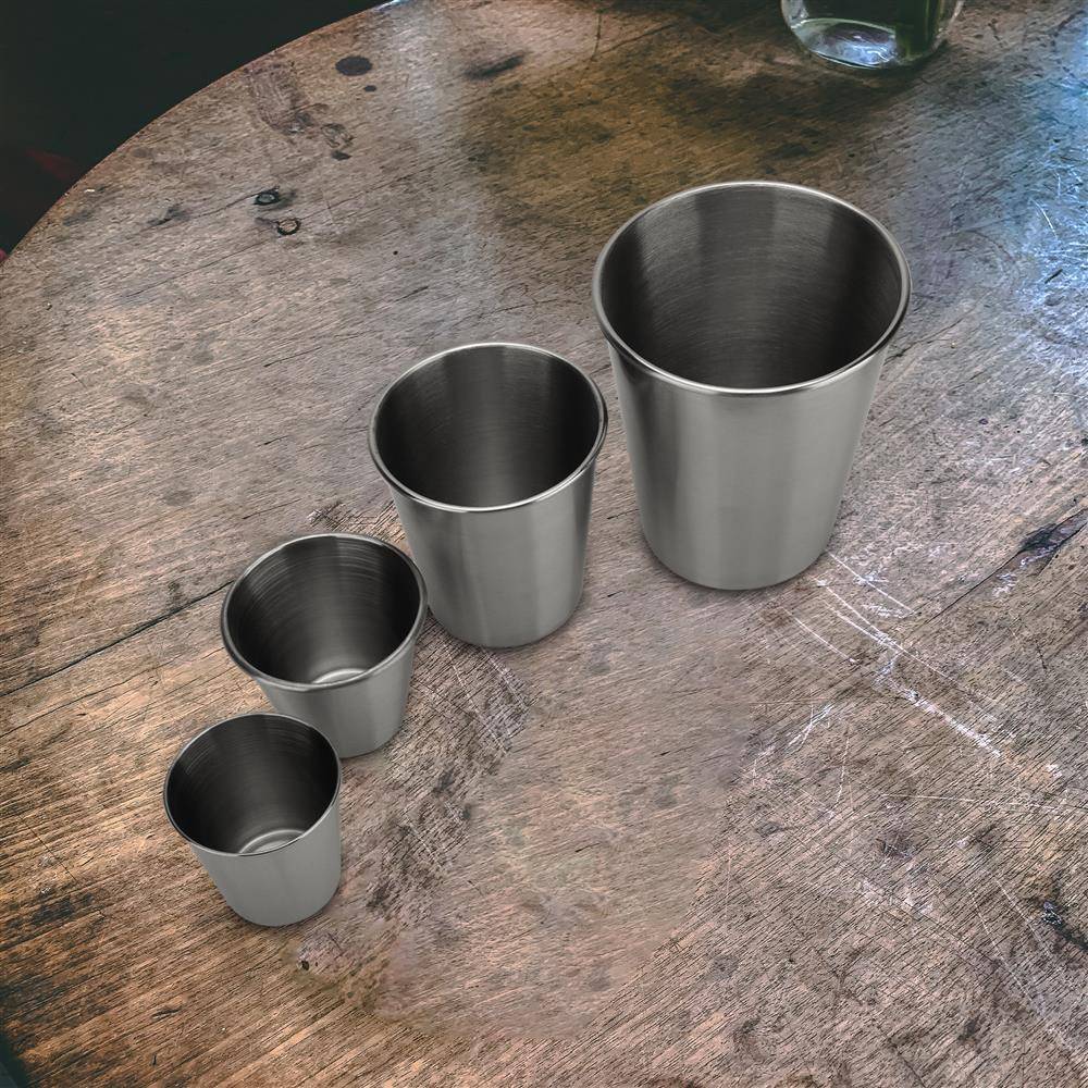 Intirilife 5x Stapelbare Edelstahl Becher in 350 ml - Camping Outdoor Metall Becher Tasse Glas Widerverwendbar ohne Plastik für Kinder geeignet