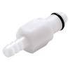 Ein kleiner, weißer Kunststoffverbinder mit gerilltem Ansatz und einem schwarzen O-Ring, der zum Verbinden von flexiblen Rohrleitungen in Rohrsystemen konzipiert ist.