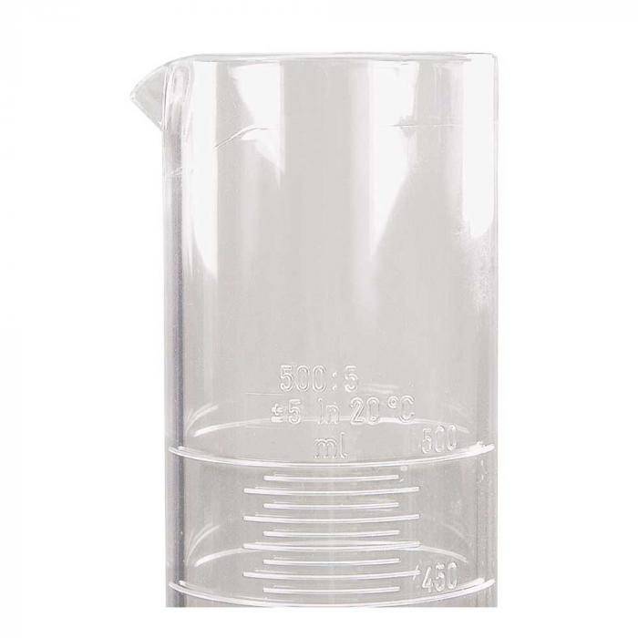 Transparentes Laborglasbecher oder Messbecherbecher mit Ausgießtülle und erhabenen Volumenmarkierungen bis 500 ml.