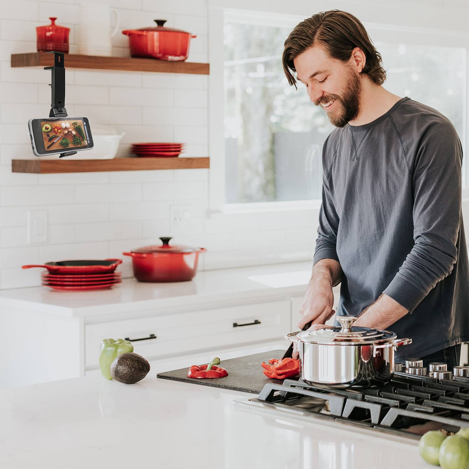 Wicked Chili 2x faltbare Handyhalterung für iPhone 14 mit Tischklemme Universal für Reise Arbeit Schreibtisch & Küche