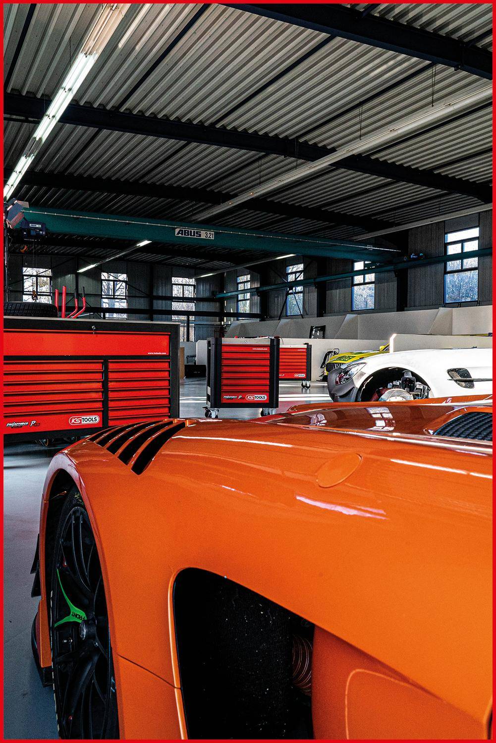 KS TOOLS PERFORMANCEplus P45 SCHWARZ/ROT Werkstattwagen mit 14