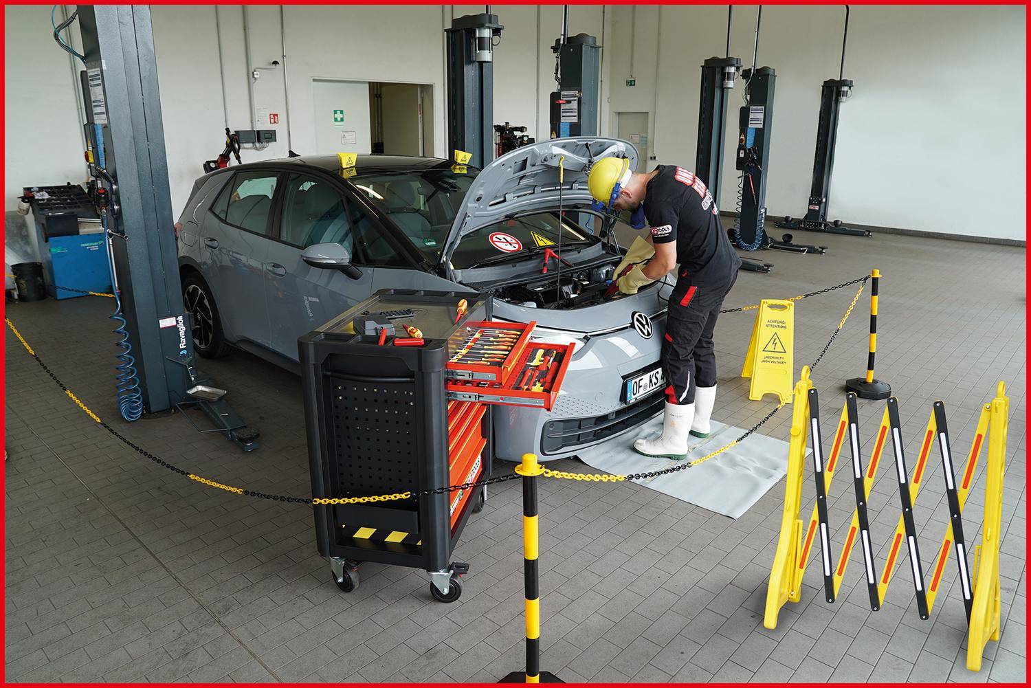 KS TOOLS PERFORMANCEplus Werkstattwagen e10 mit 164 isolierten