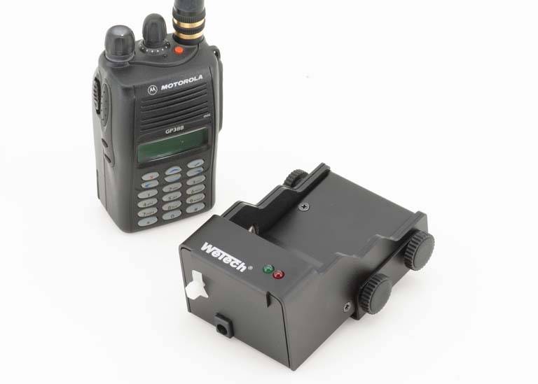 WTC644 KFZ Schnelladegerät Halterung 10V 30V für das MOTOROLA Handfunkgerät DP344 DP388