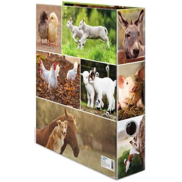 Collage von Fotos von Nutztieren auf einem verpackten Produkt, einschließlich Küken, Lämmer, Esel, Hühner, Ziegen, eines Ferkels und eines Pferdes mit Fohlen.